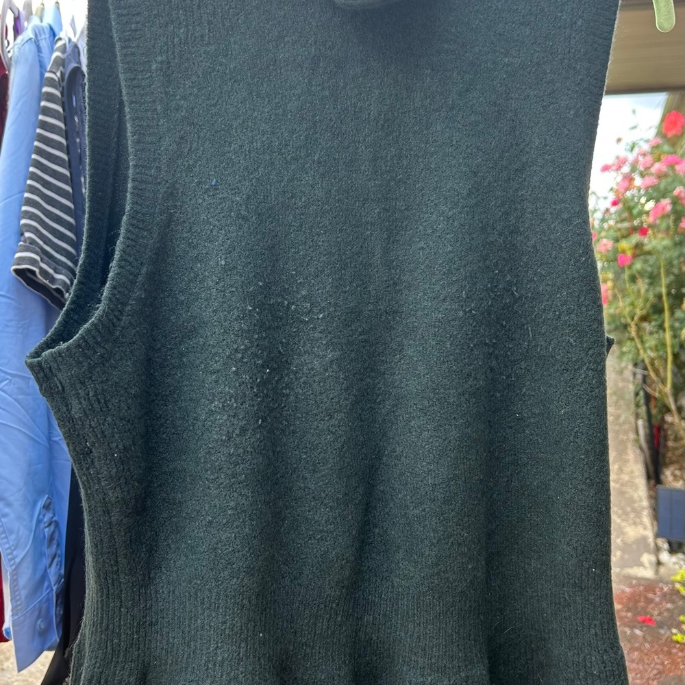 White House Black Market Dark Green Sleeveless Turtleneck Sweater